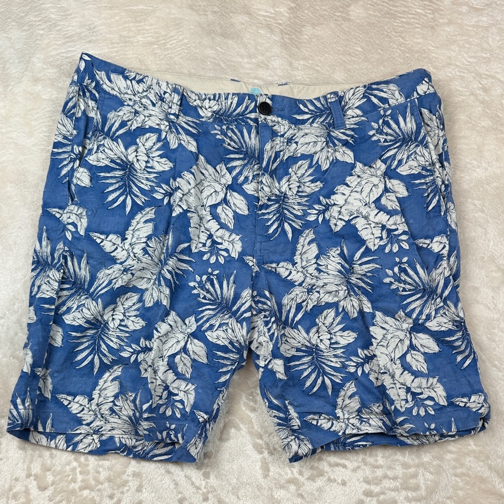 Tommy Bahama Tropical Blue and White Men's Shorts